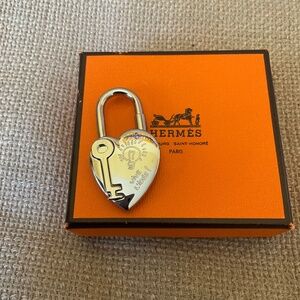 Hermes bijoux 2004 Cadena heart Annee de la Fantaisie with box